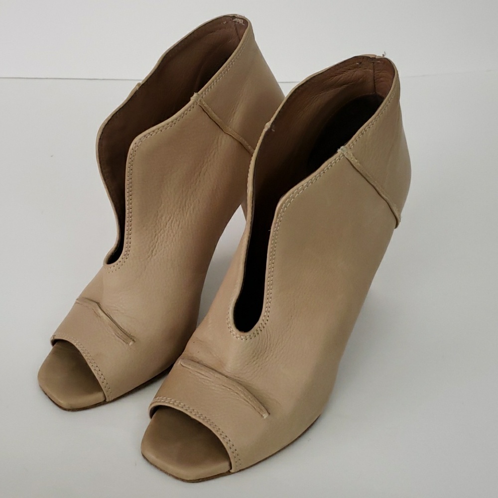 Hoss Intropia  Womens Tan Leather Sz 39 Ankle Boot